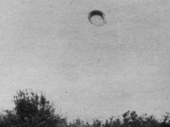 Ernil Barnea obteve três fotografias de um disco voador.