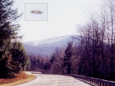 Fotografia obtida em Southeast, Vermont, Estados Unidos por um estudante local, em dezembro de 2003.
